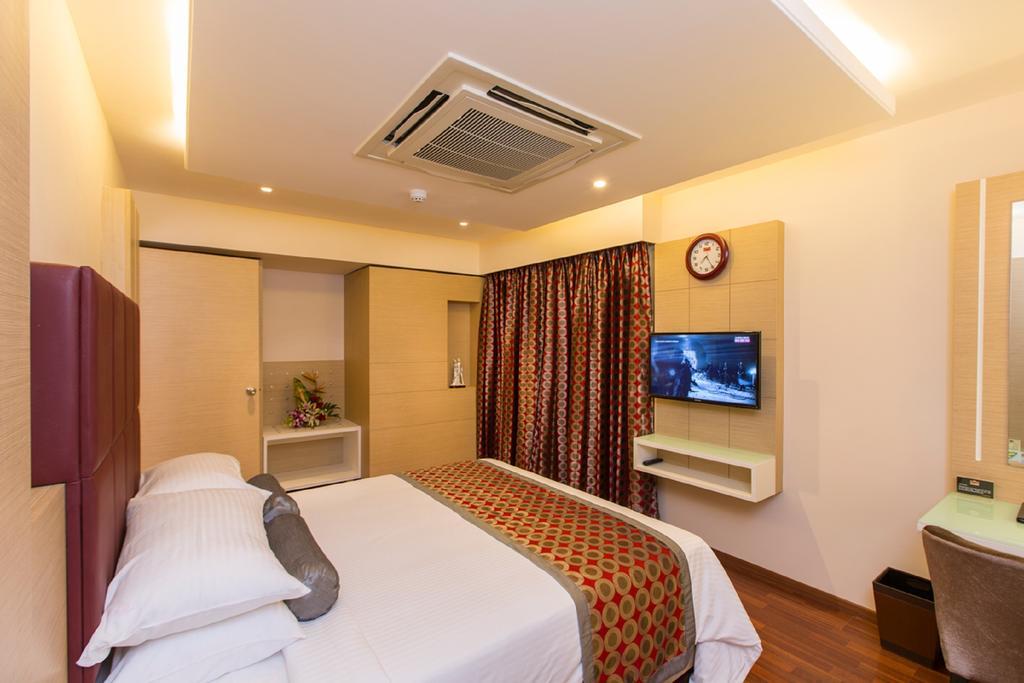 Pai Viceroy Hotell Tirupati Exteriör bild