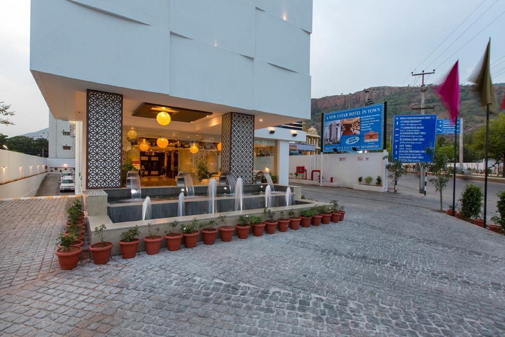 Pai Viceroy Hotell Tirupati Exteriör bild