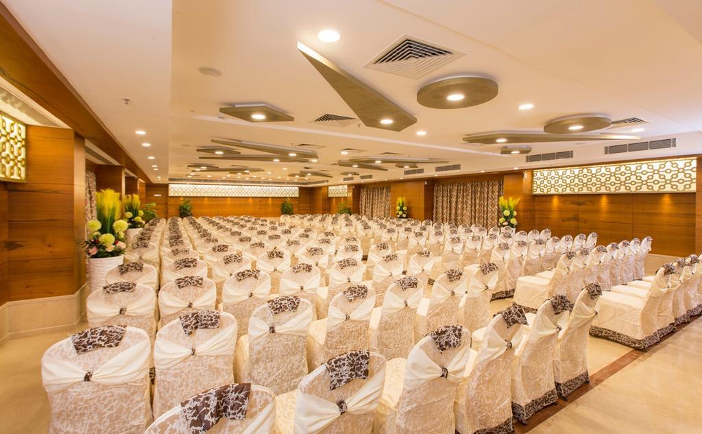 Pai Viceroy Hotell Tirupati Exteriör bild