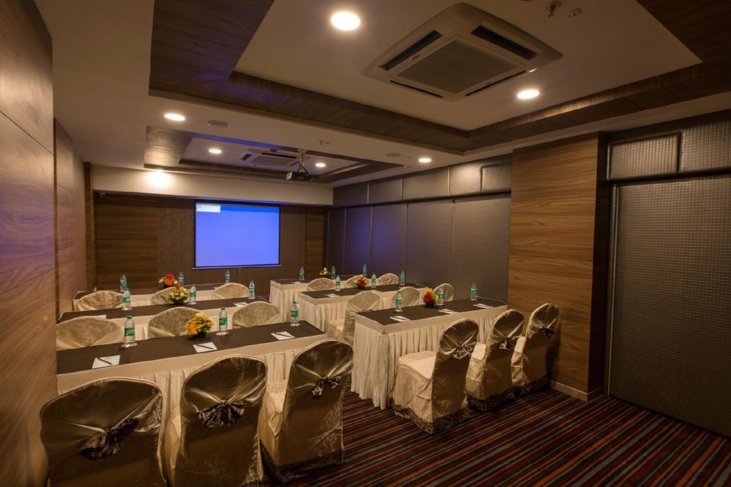 Pai Viceroy Hotell Tirupati Exteriör bild