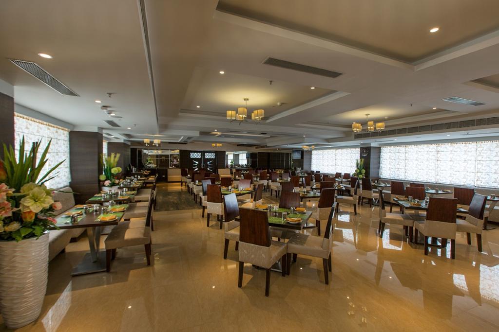 Pai Viceroy Hotell Tirupati Exteriör bild