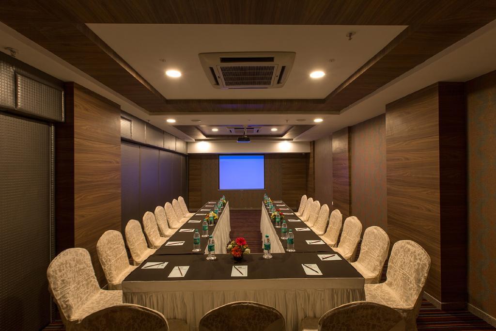 Pai Viceroy Hotell Tirupati Exteriör bild