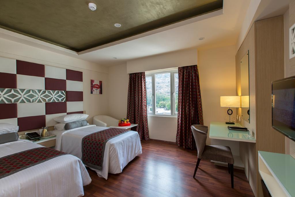 Pai Viceroy Hotell Tirupati Exteriör bild