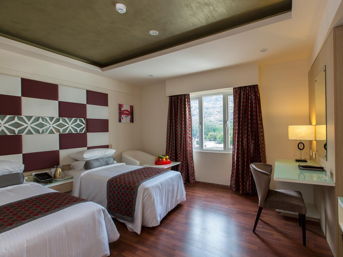 Pai Viceroy Hotell Tirupati Exteriör bild