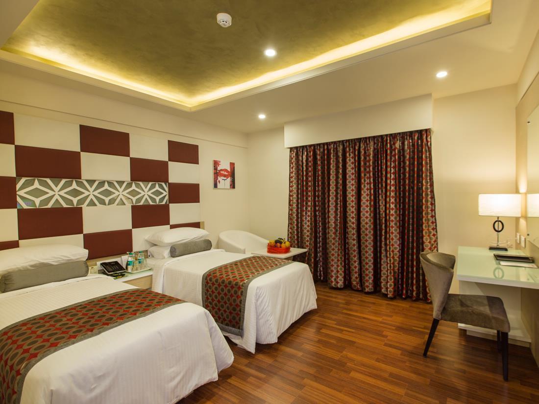 Pai Viceroy Hotell Tirupati Exteriör bild