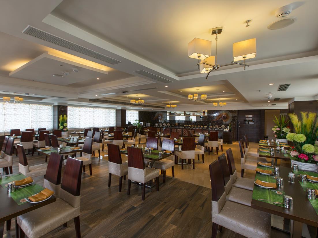 Pai Viceroy Hotell Tirupati Exteriör bild