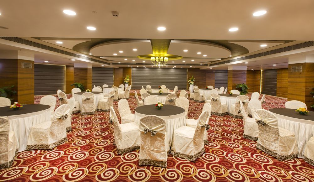 Pai Viceroy Hotell Tirupati Exteriör bild