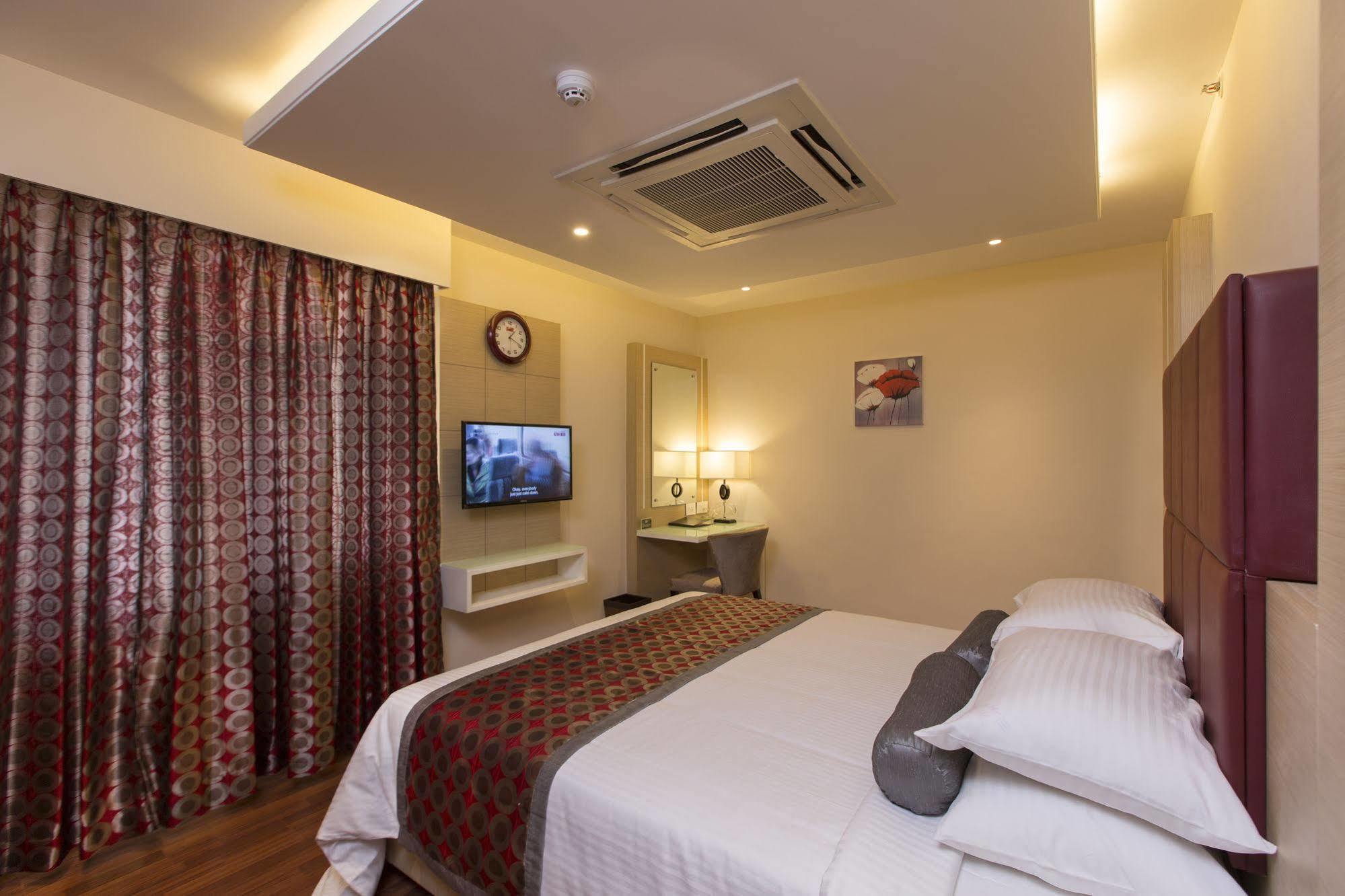 Pai Viceroy Hotell Tirupati Exteriör bild
