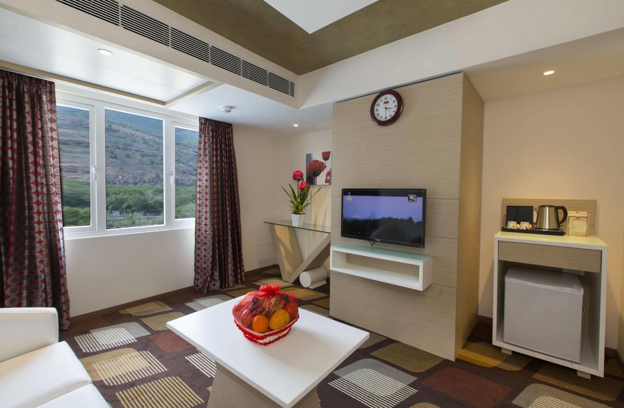 Pai Viceroy Hotell Tirupati Exteriör bild