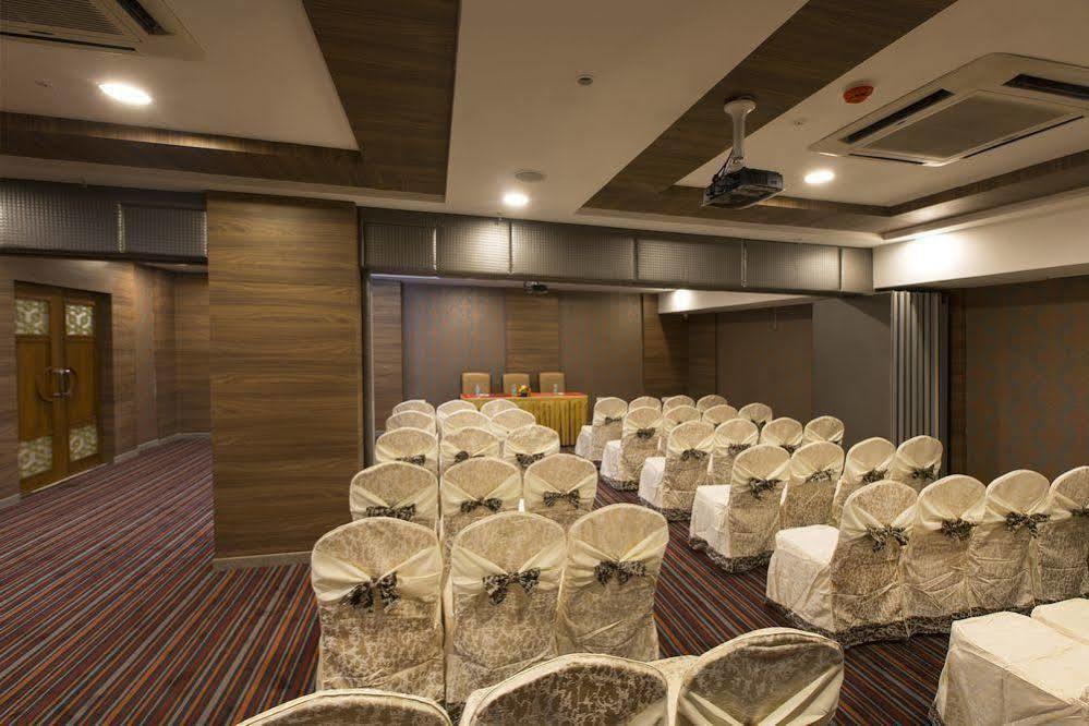 Pai Viceroy Hotell Tirupati Exteriör bild