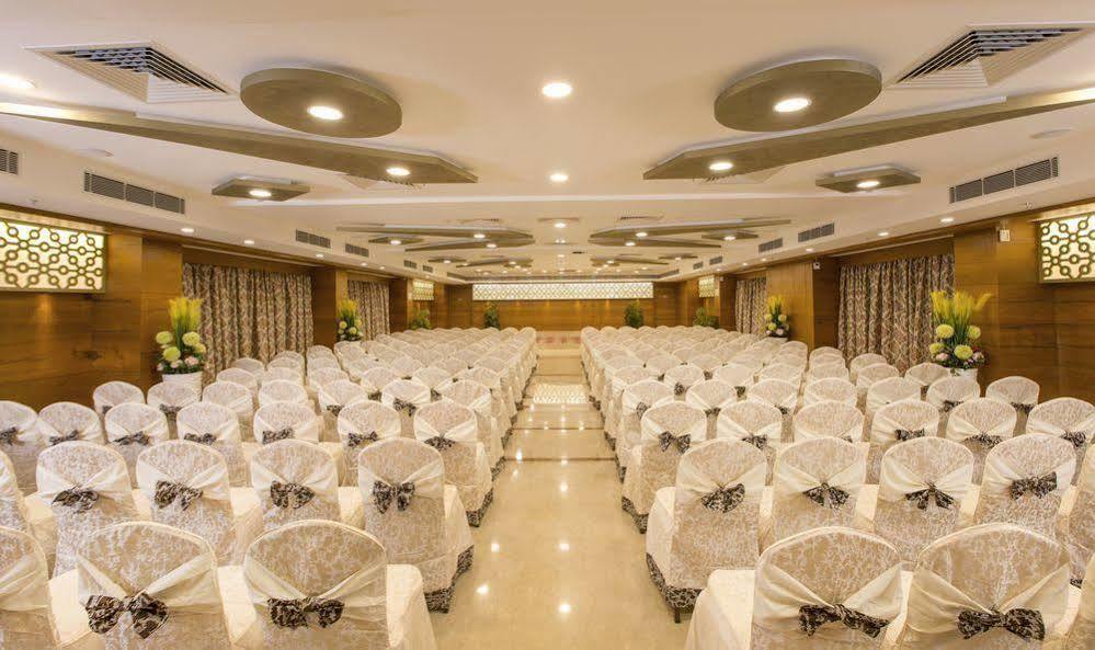 Pai Viceroy Hotell Tirupati Exteriör bild