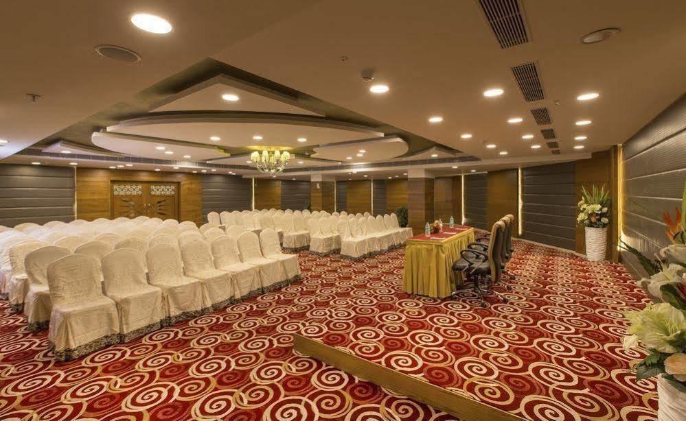 Pai Viceroy Hotell Tirupati Exteriör bild