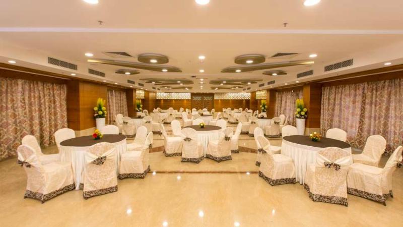 Pai Viceroy Hotell Tirupati Exteriör bild